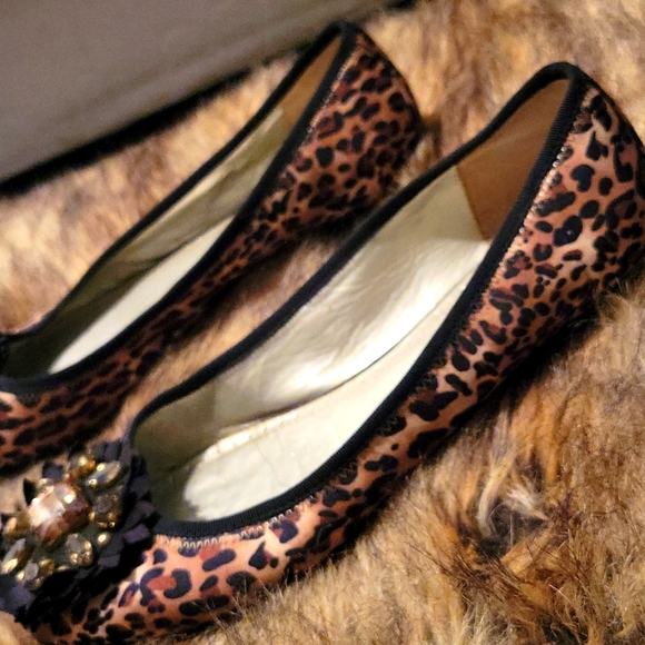 Leopard print flats with front decal Size 8.5 - Picture 3 of 5